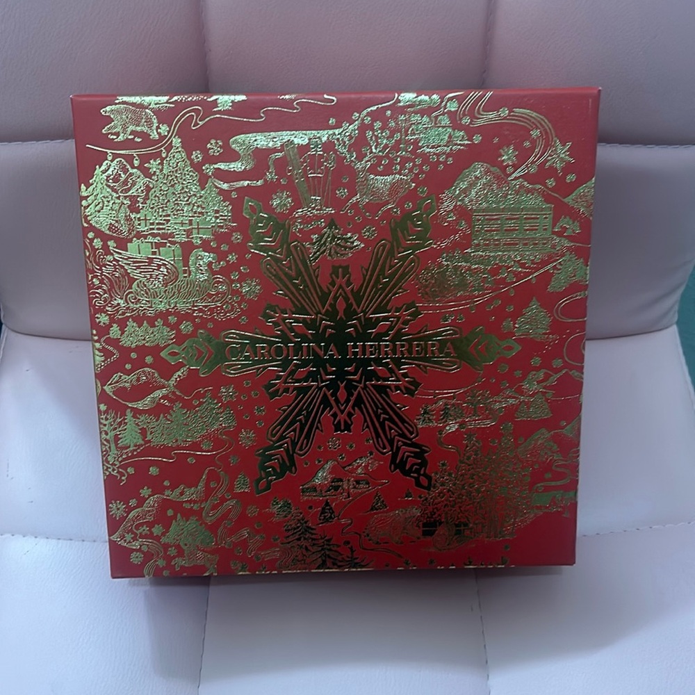 Carolina Herrera Box